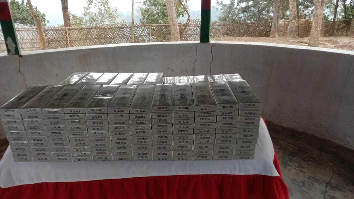 রাঙামাটিতে পৃথক অভিযানে শুল্কবিহীন বিদেশি ও নকল সিগারেট জব্দ