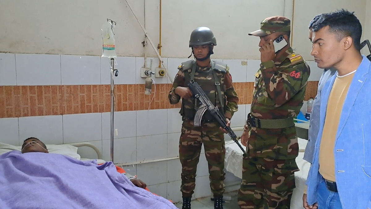 চুয়াডাঙ্গায় কবরস্থান থেকে হাত-পা বাঁধা অচেতন যুবক উদ্ধার