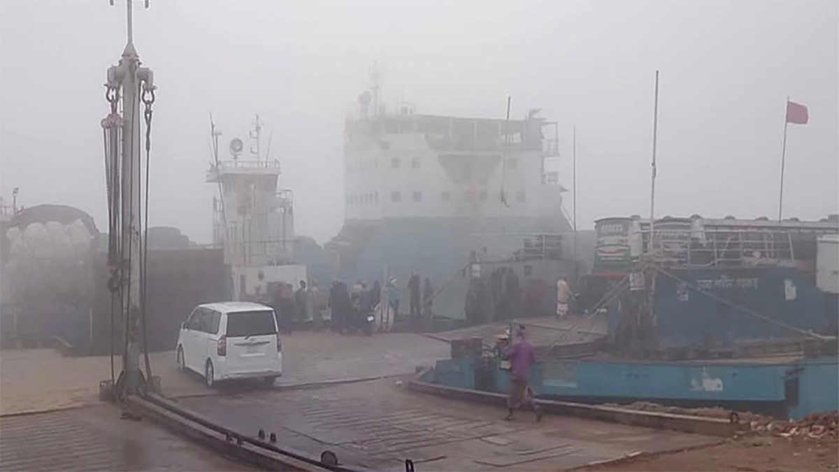 ঘন কুয়াশায় দৌলতদিয়া-পাটুরিয়া নৌরুটে ফেরি চলাচল বন্ধ