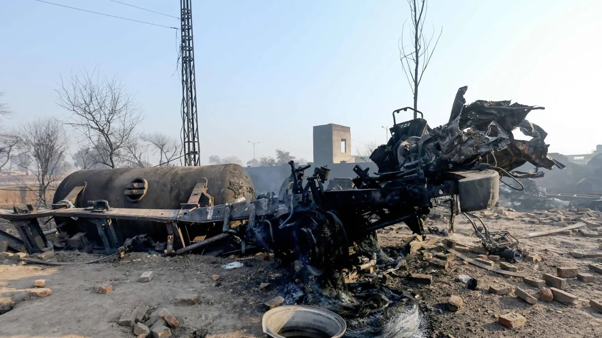 পাকিস্তানে গ্যাস ট্র্যাঙ্কার বিস্ফোরণে নিহত ৬