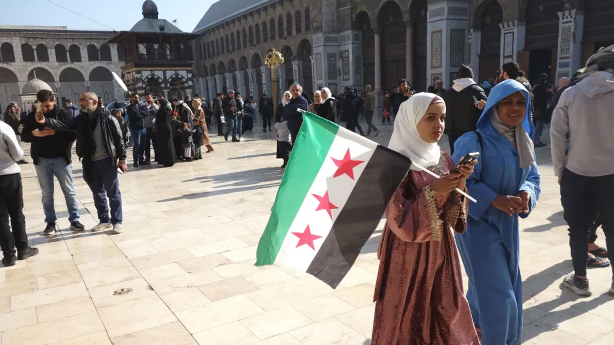 সরকারি চাকরিজীবীদের বেতন ৪০০% বাড়ানোর ঘোষণা সিরিয়ার