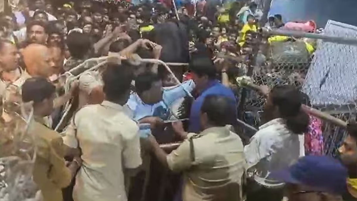 ভারতে মন্দিরে ঢোকার ফ্রি টোকেন পেতে হুড়োহুড়ি, পদদলিত হয়ে নিহত ৬