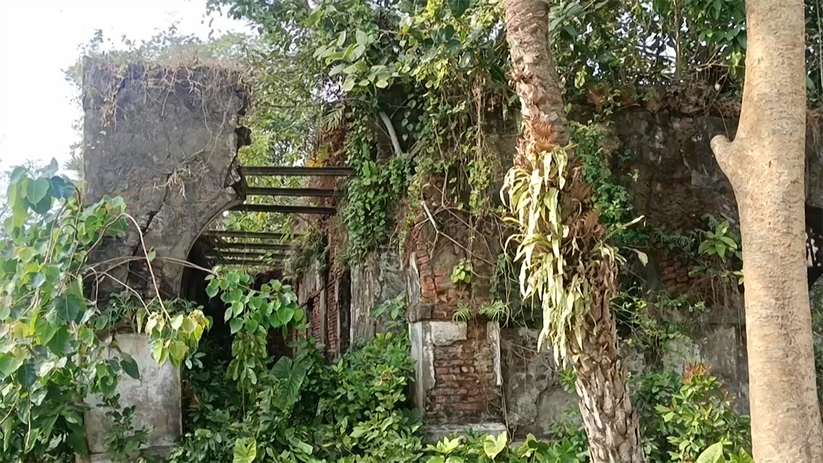 ধ্বংসের মুখে ঐতিহ্যবাহী সাপলেজা কুঠিবাড়ি