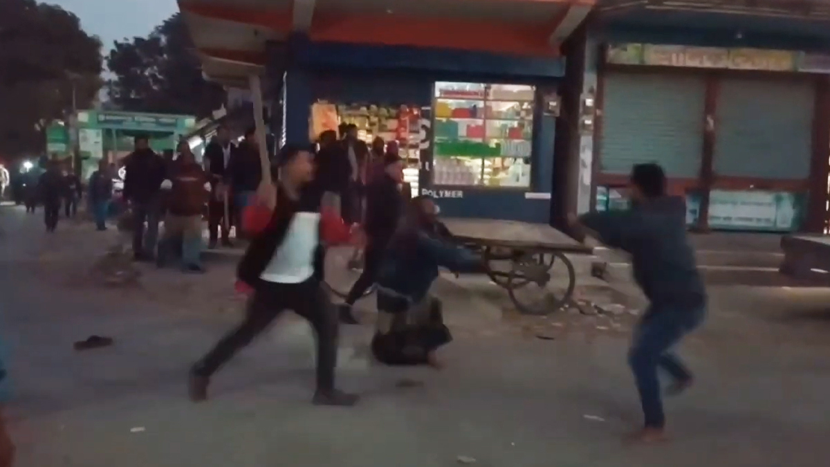 মাদারীপুরে বিএনপির দুই গ্রুপের সংঘর্ষে আহত ৫, হাতবোমা বিস্ফোরণ