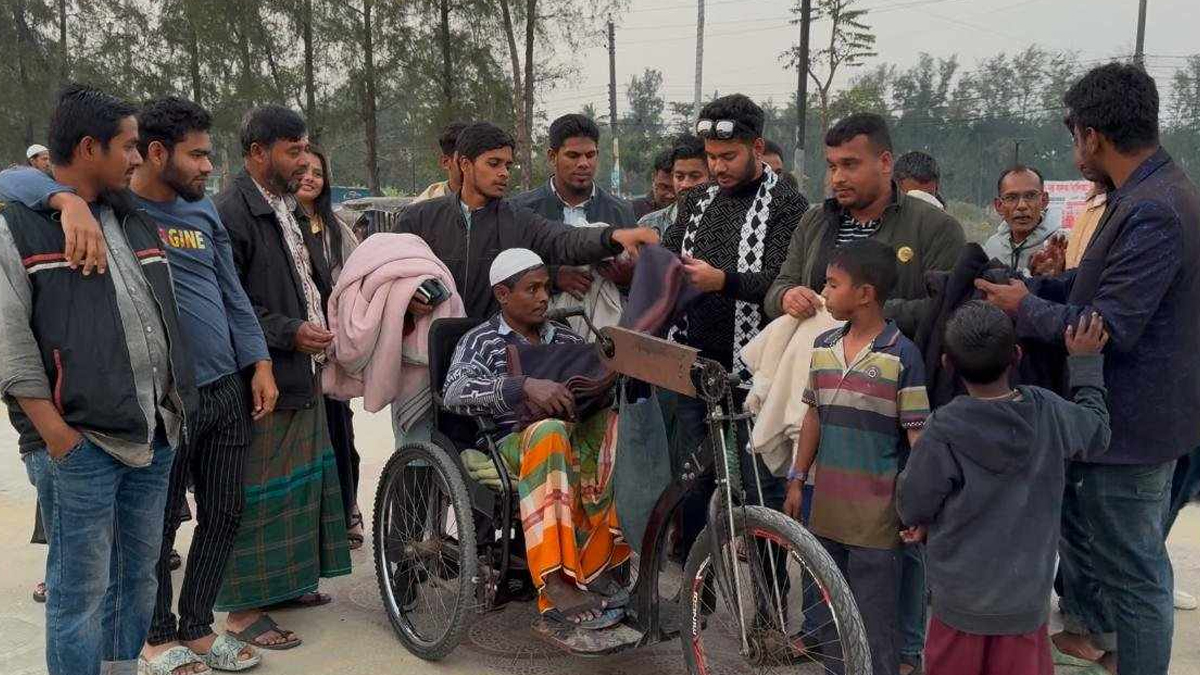 পটুয়াখালীতে বৈষম্যবিরোধী ছাত্র আন্দোলনের কম্বল বিতরণ