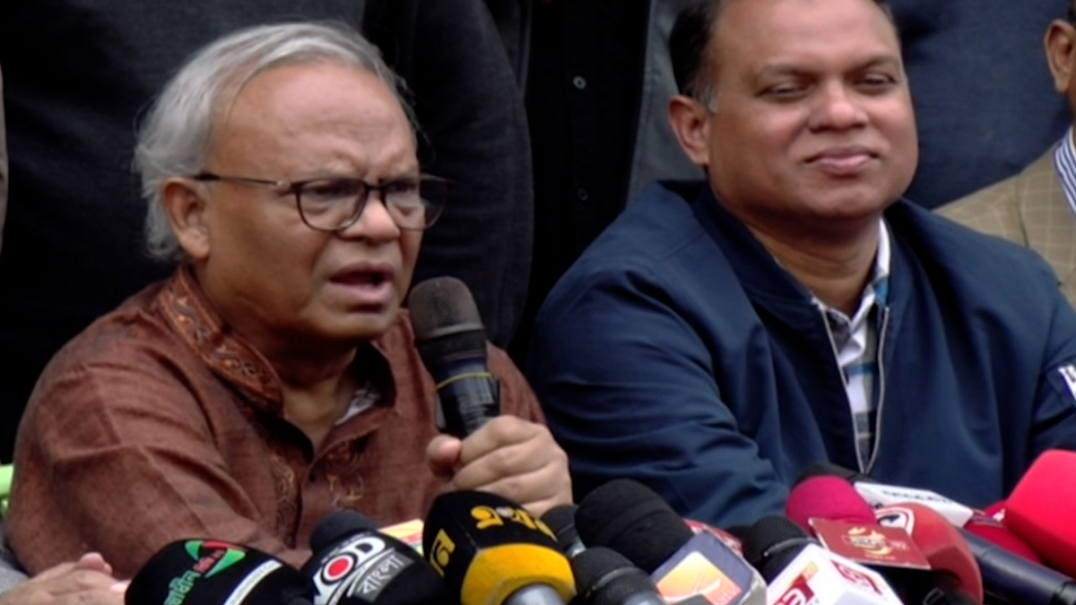 আ. লীগের কর্মসূচি ঘোষণার জন্য ‘ঢিলেঢালাভাবে সরকার পরিচালনাকে’ দায়ী করলেন রিজভী