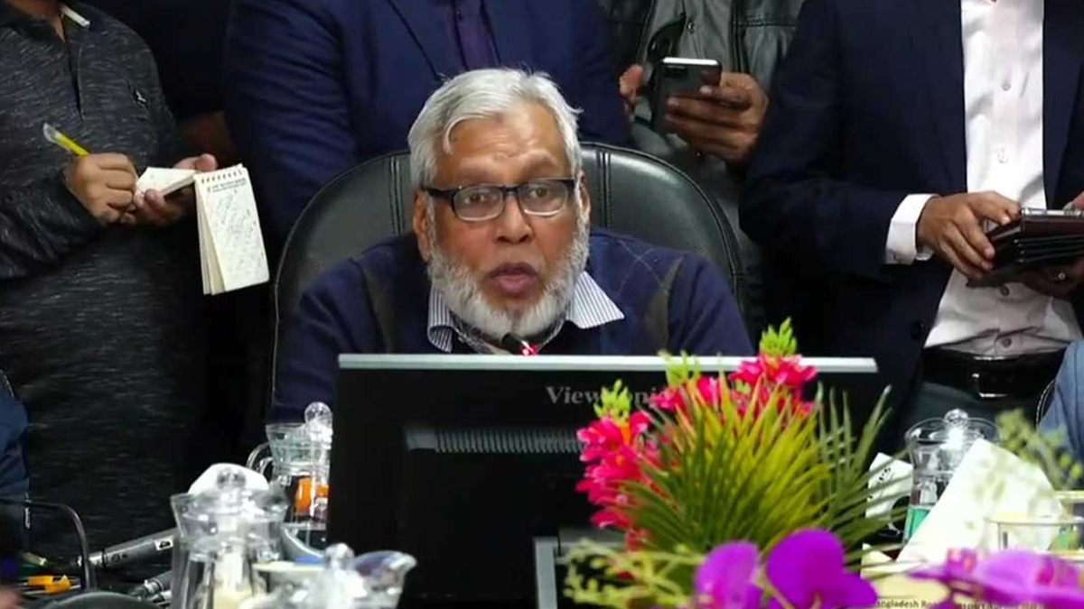 গাড়ির ফিটনেস-লাইসেন্স সংক্রান্ত দুর্ঘটনায় দায় বিআরটিএ কর্মকর্তার: সড়ক উপদেষ্টা