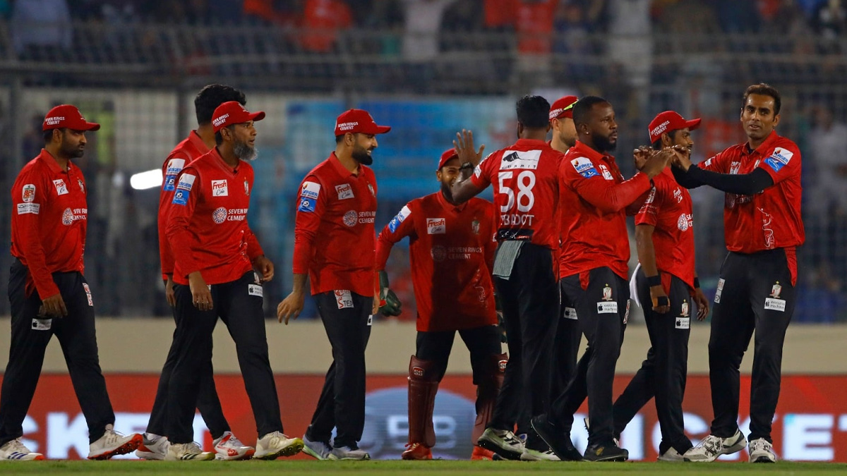 চিটাগংকে হারিয়ে টানা দ্বিতীয়বারের মতো চ্যাম্পিয়ন বরিশাল