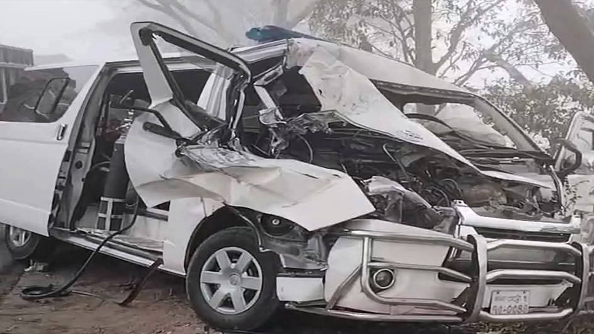 কুমিল্লায় ঘন কুয়াশায় ৮ যানবাহনের সংঘর্ষ, আহত ১৫