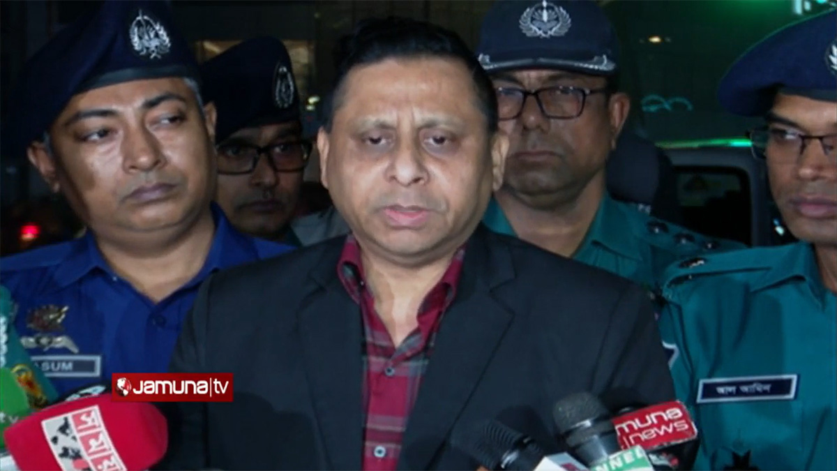 সন্ত্রাসীরা যত শক্তিশালীই হোক রক্ষা পাবে না: ডিবি প্রধান