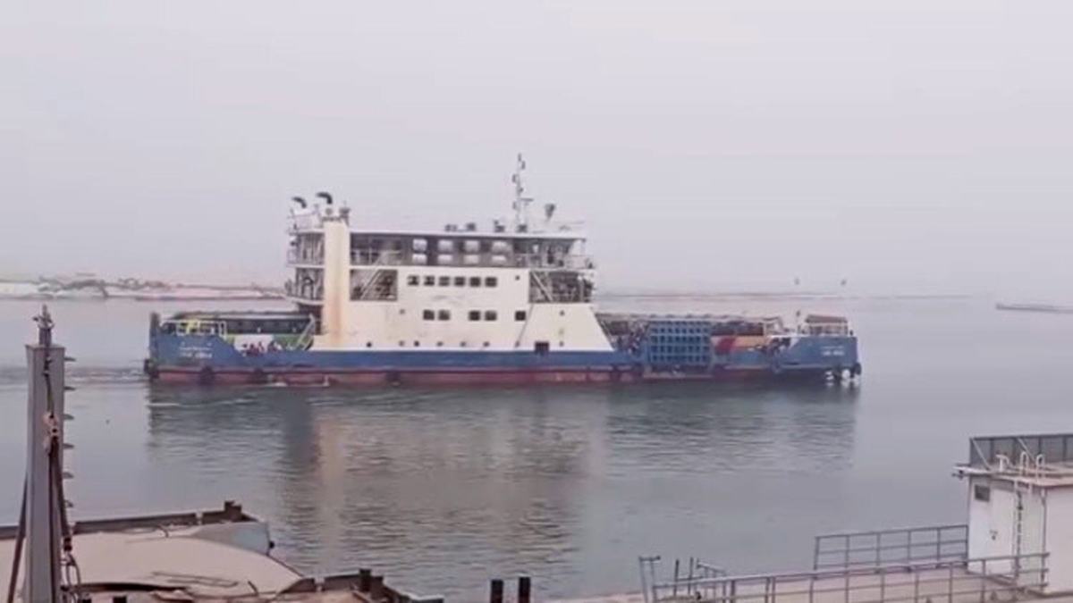 ৯ ঘন্টা পর দৌলতদিয়া-পাটুরিয়া নৌরুটে ফেরি চলাচল শুরু