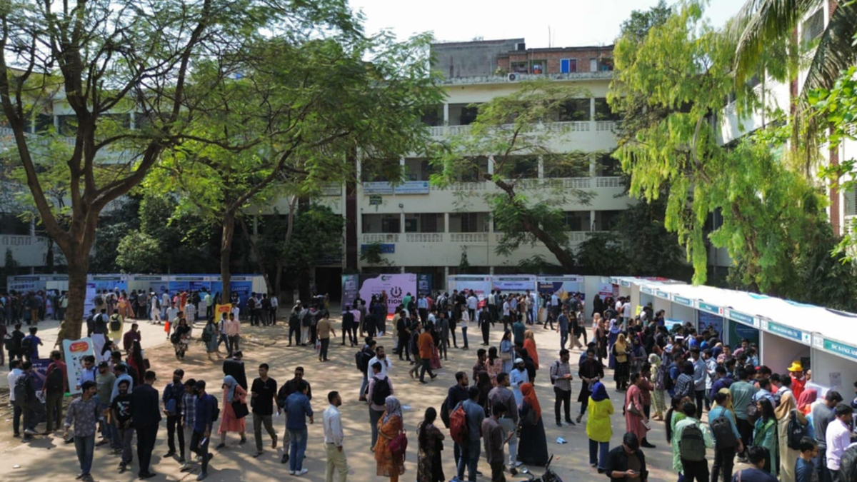 জবিতে ক্যারিয়ার ক্লাবের উদ্যোগে চাকরি মেলা অনুষ্ঠিত