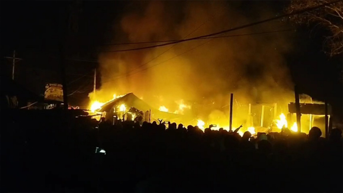 রাজবাড়ীতে আগুনে পুড়ে ছাই ১২ দোকান