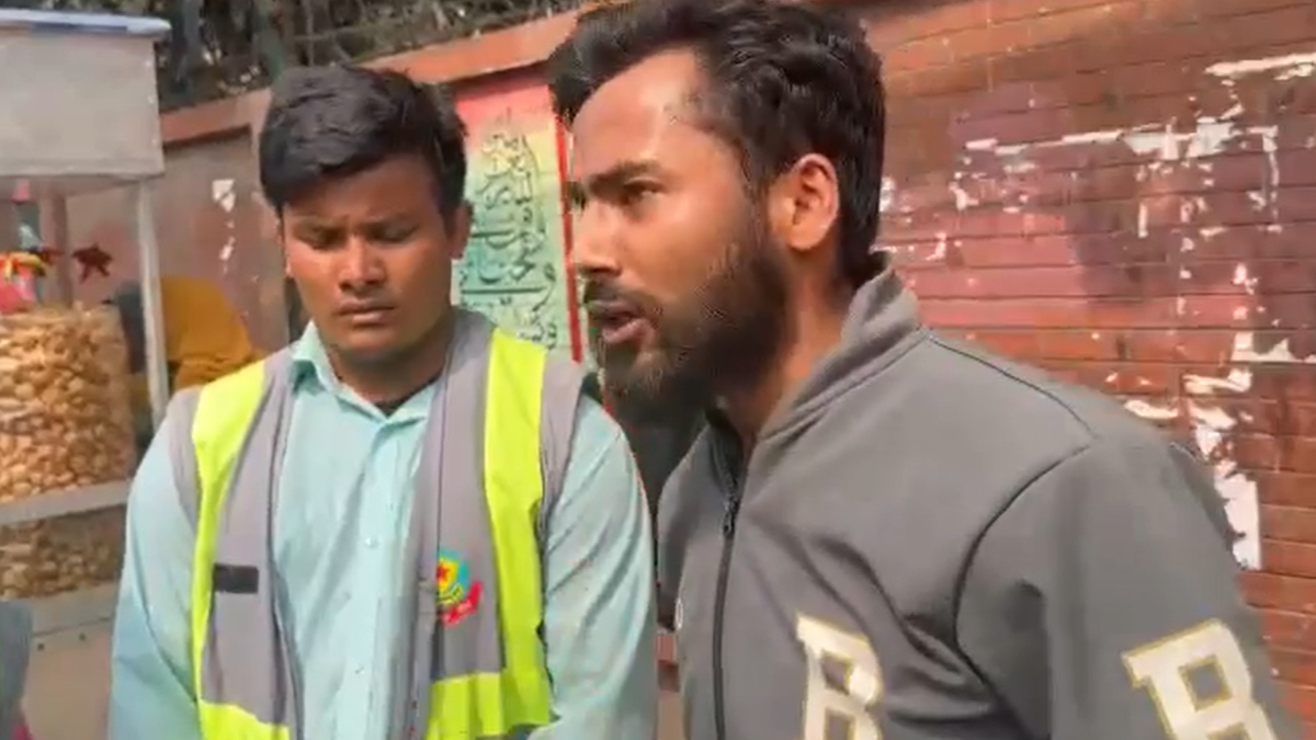 ট্রাফিকের দায়িত্বে থাকা শিক্ষার্থীদের তুলে নিয়ে মারধরের অভিযোগ