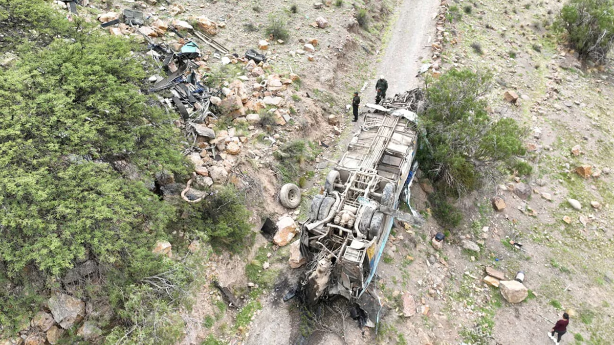 বলিভিয়ায় বাস দুর্ঘটনায় নিহত ৩০