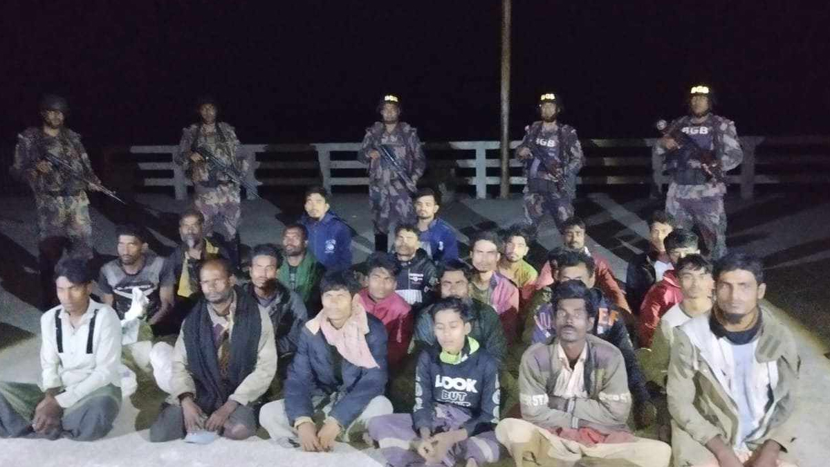 মিয়ানমার আরকান আর্মির হাতে জিম্মি থাকা ২৯ জেলেকে ফেরত আনলো বিজিবি