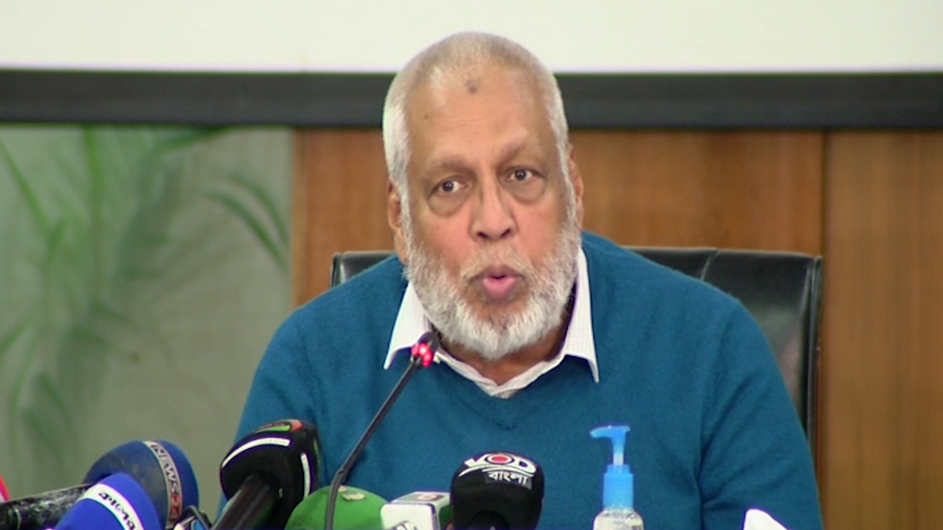 এই মুহূর্তে বাড়ছে না বিদ্যুতের দাম: উপদেষ্টা ফাওজুল কবির