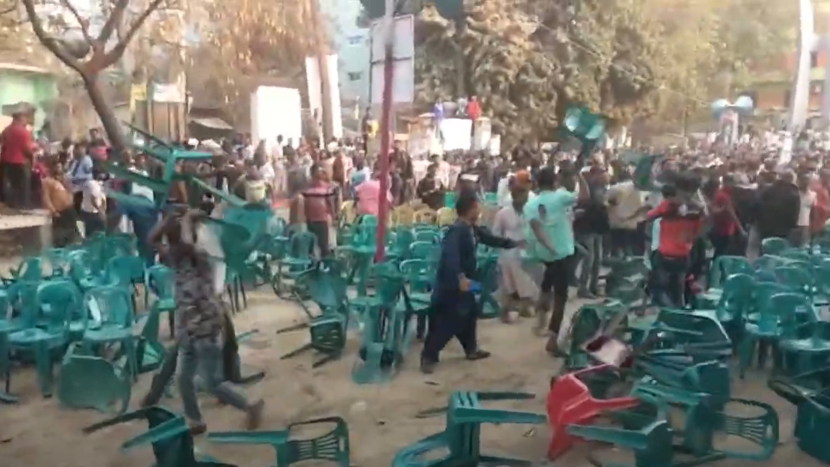 চাঁপাইনবাবগঞ্জে বিএনপির সমাবেশে দুই গ্রুপের সংঘর্ষ, ককটেল বিস্ফোরণ