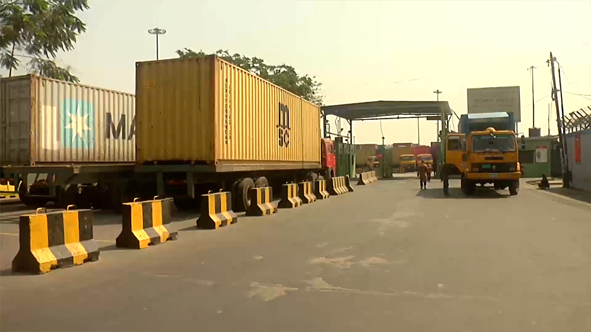 তিনদিন কর্মবিরতির পর কাজে ফিরলো চট্টগ্রাম বন্দরের প্রাইম মুভার চালক-শ্রমিকেরা