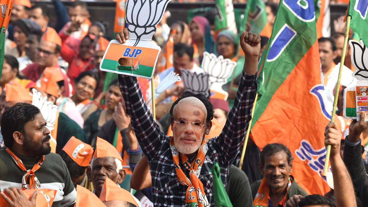 ২৭ বছর পর দিল্লি দখলের পথে বিজেপি, শূন্য হাতে ফিরছে কংগ্রেস