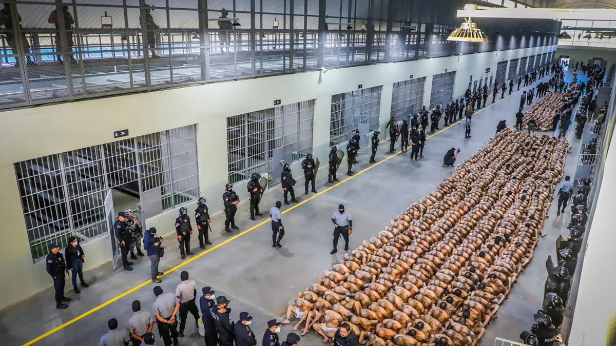 যুক্তরাষ্ট্রের পাঠানো দাগি আসামি ও অভিবাসী গ্রহণে রাজি এল সালভাদর