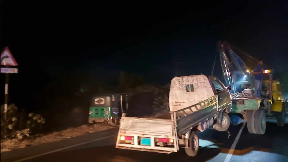 ফেনীতে কাভার্ডভ্যান-পিকআপ সংঘর্ষে নিহত ৬