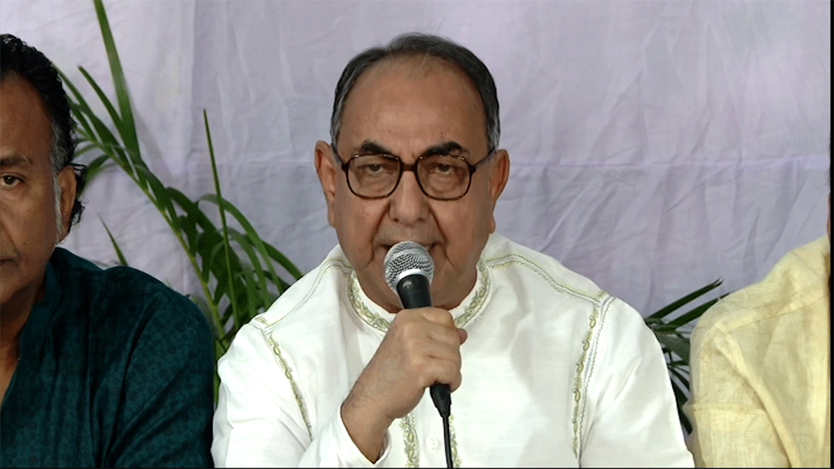 নিজেদের কিছু লোকই সরকারকে বিব্রতকর অবস্থায় ফেলতে চায়: মির্জা আব্বাস