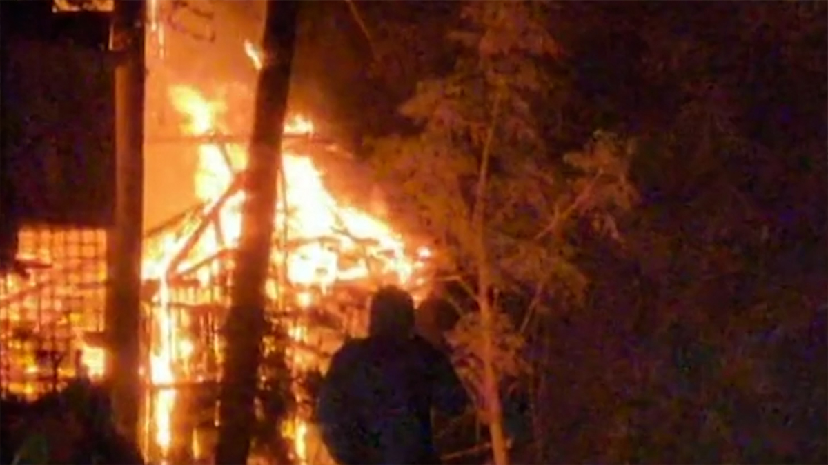 নাটোরে গোটা চামড়ার আড়ত আগুনে পুড়ে ছাই