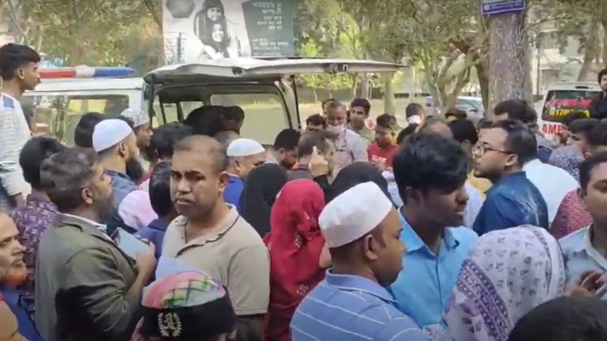 নরসিংদীতে চেয়ারম্যানের বাড়িতে হামলা-গুলি, নারী নিহত