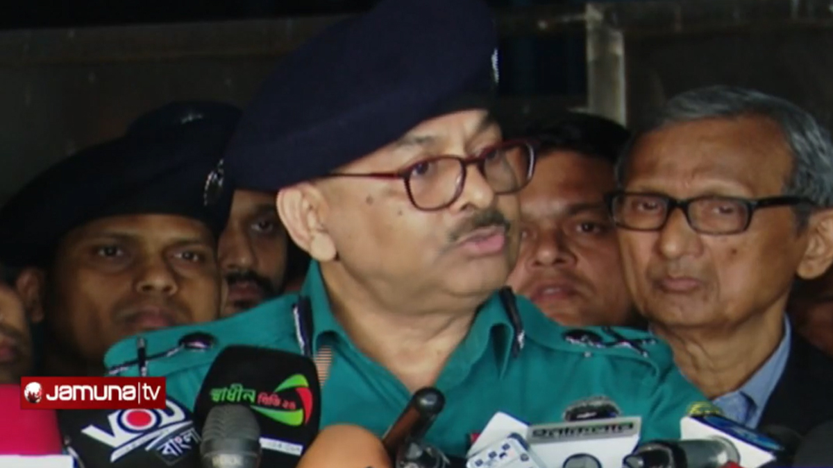 ছিনতাইকারী সন্দেহে আটকের পর আইন হাতে তুলে না নেয়ার আহ্বান ডিএমপি কমিশনারের