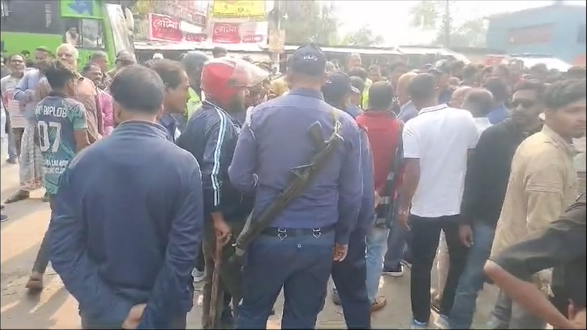 রাজশাহীতে টিসিবি কার্ডের ভাগ-বাটোয়ারা নিয়ে বিএনপির দুই গ্রুপের সংঘর্ষ