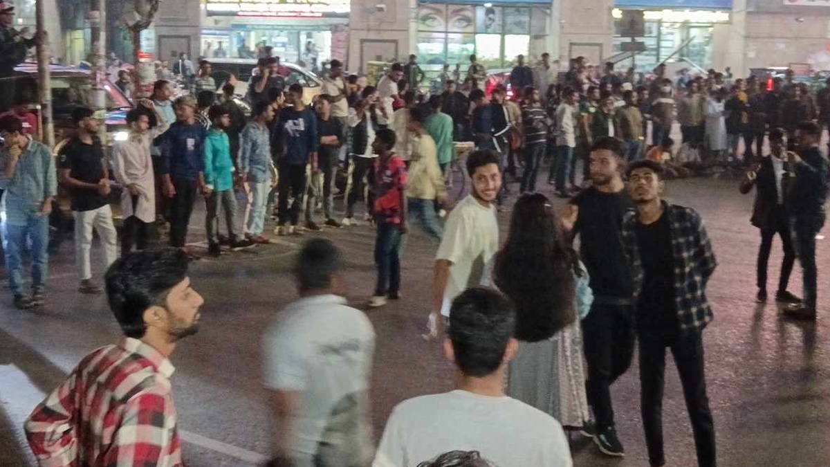 ফের সড়ক অবরোধ তিতুমীর কলেজ শিক্ষার্থীদের