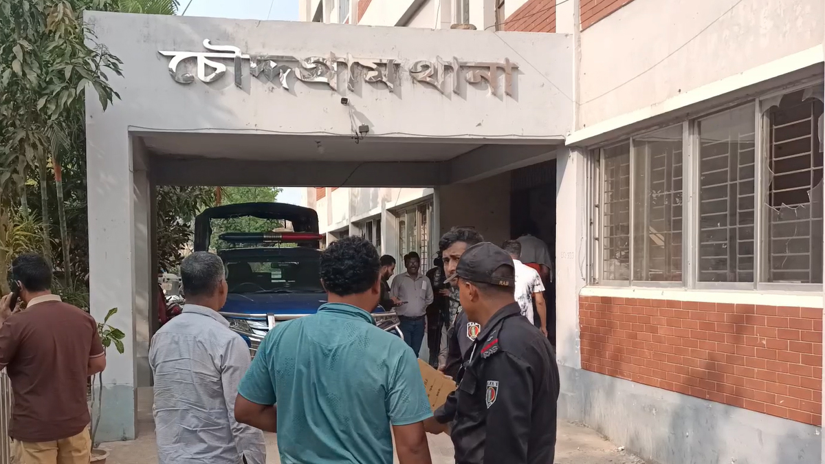 ৪৮ ঘণ্টার ব্যবধানে ঢাকা-চট্টগ্রাম মহাসড়কের একই জায়গায় দুই প্রবাসীর গাড়িতে ডাকাতি