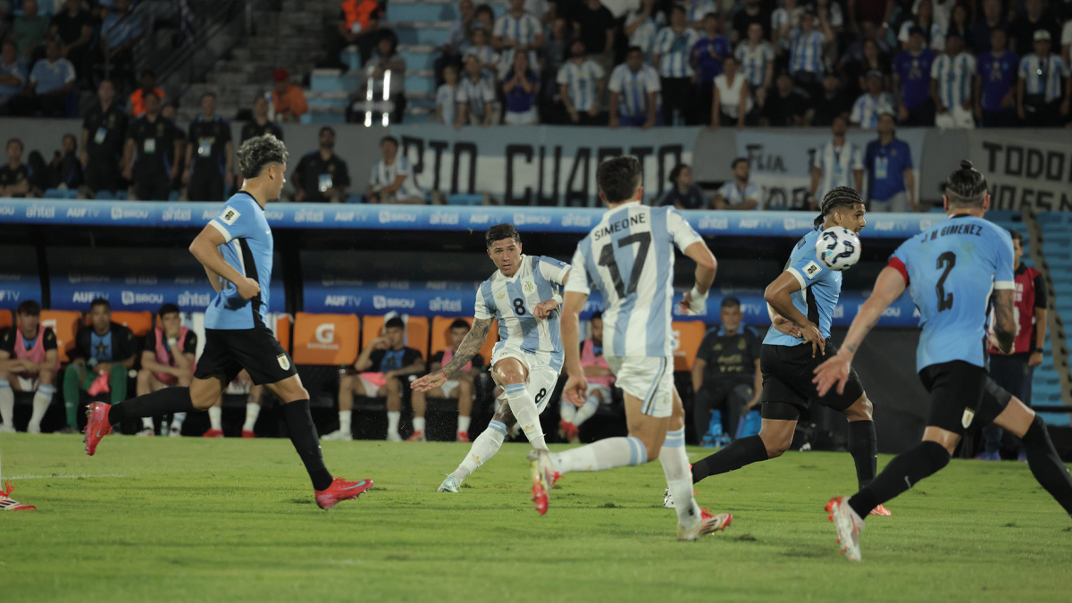 উরুগুয়েকে ১-০ গোলে হারিয়েছে আর্জেন্টিনা