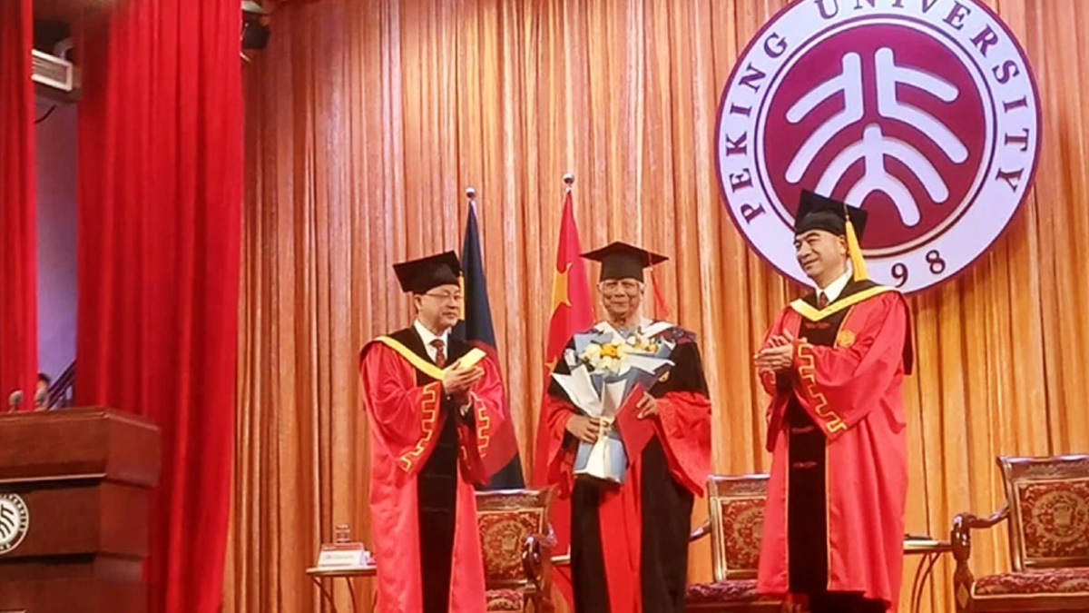 প্রধান উপদেষ্টাকে সম্মানসূচক ডক্টরেট ডিগ্রি দিল পিকিং বিশ্ববিদ্যালয়