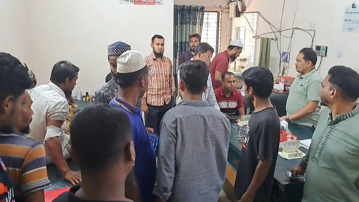 শরীয়তপুরে ভিজিএফ চাল বিতরণ নিয়ে বিএনপির দু’পক্ষের সংঘর্ষ, আহত ৪