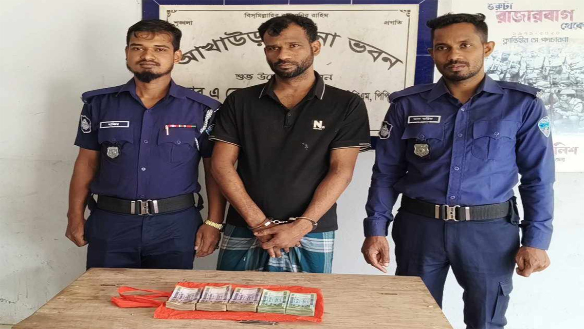 আখাউড়ায় ৪ লাখ টাকা ছিনতাই, আটক ১