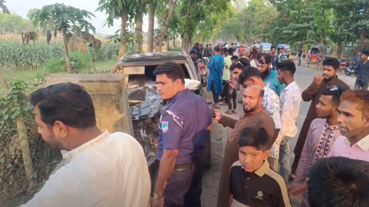 মেহেরপুরে সড়ক দুর্ঘটনায় যুবক নিহত, শিশুসহ আহত ৩