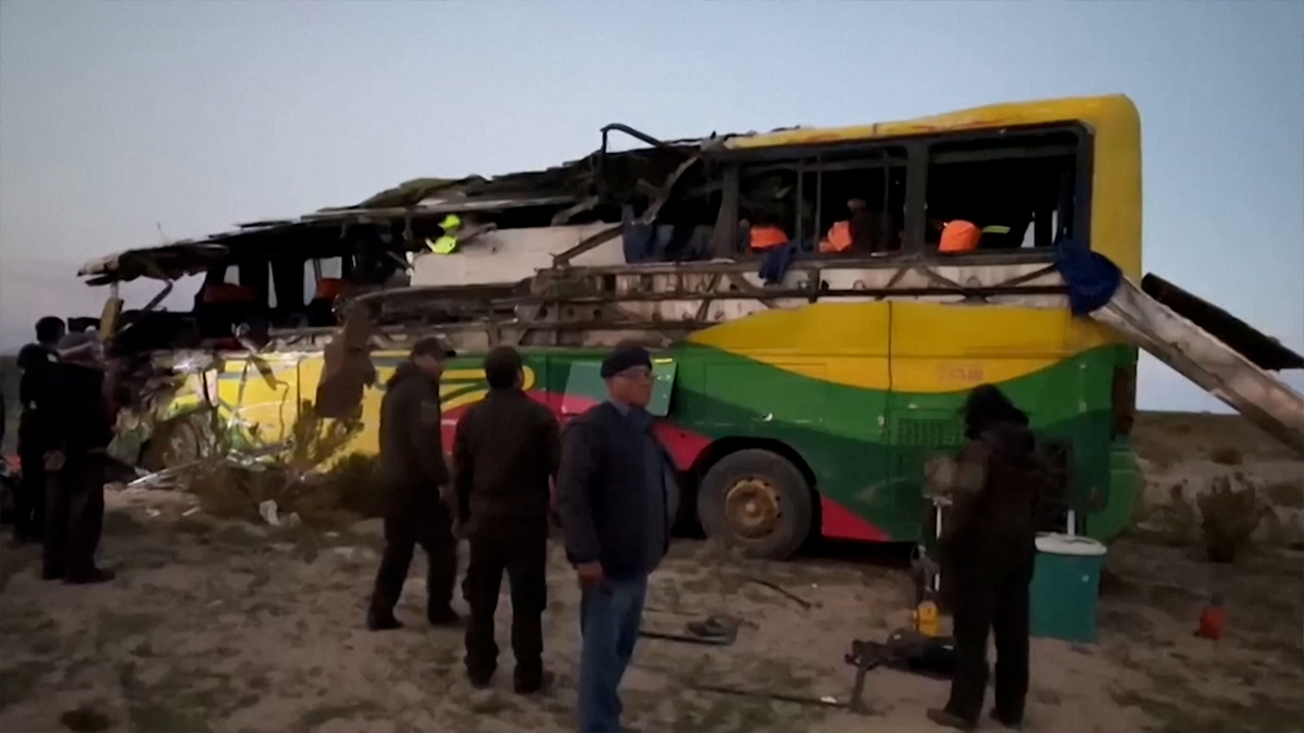 বলিভিয়ায় মর্মান্তিক বাস দুর্ঘটনায় নিহত অন্তত ৩৭