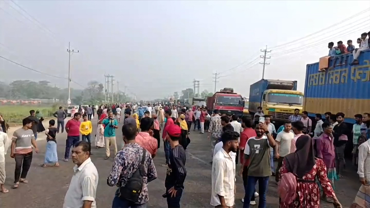 হাতি সরানোর দাবিতে চট্টগ্রামে আবারও বিভিন্ন সড়ক অবরোধ, ভোগান্তি