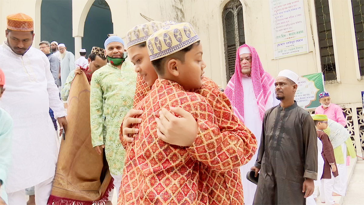 ঢাকায় ঈদ উদযাপনে আনন্দ, ঐতিহ্যের ছোঁয়া