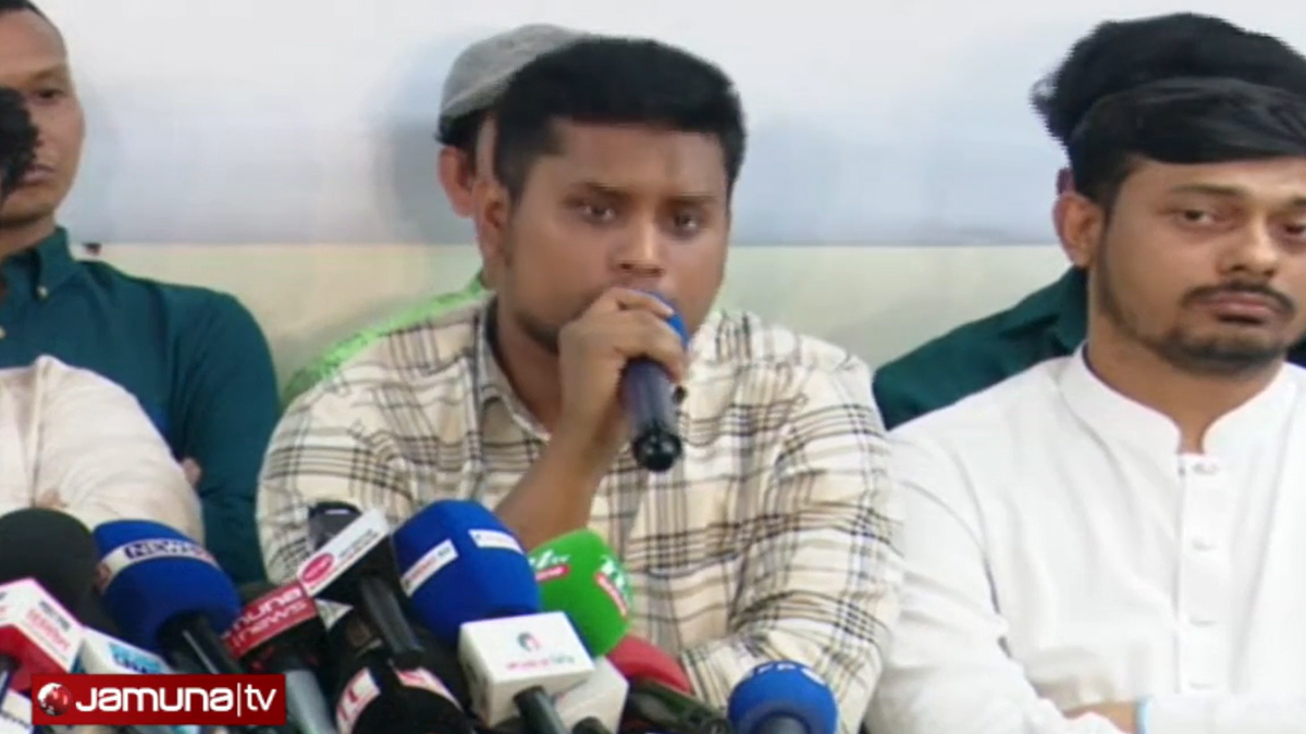 রাজনীতিতে সেনাবাহিনীর প্রভাব নিয়ে আমরা সন্দিহান: হাসনাত