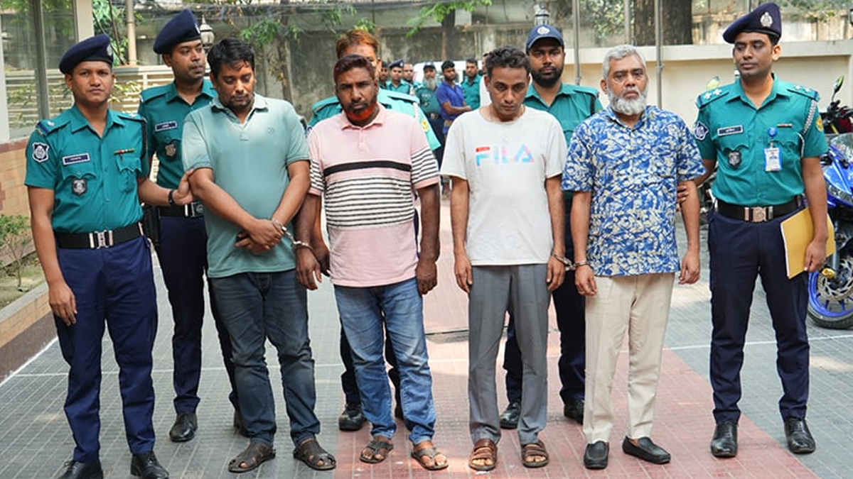 নকল ম্যাগনেটিক কয়েন প্রতারক চক্রের ৪ সদস্য গ্রেফতার