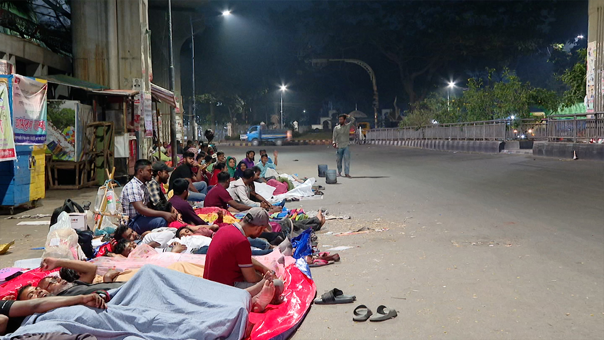 চাকরি স্থায়ীকরণের দাবিতে আউটসোর্সিং কর্মীদের আমরণ অনশন