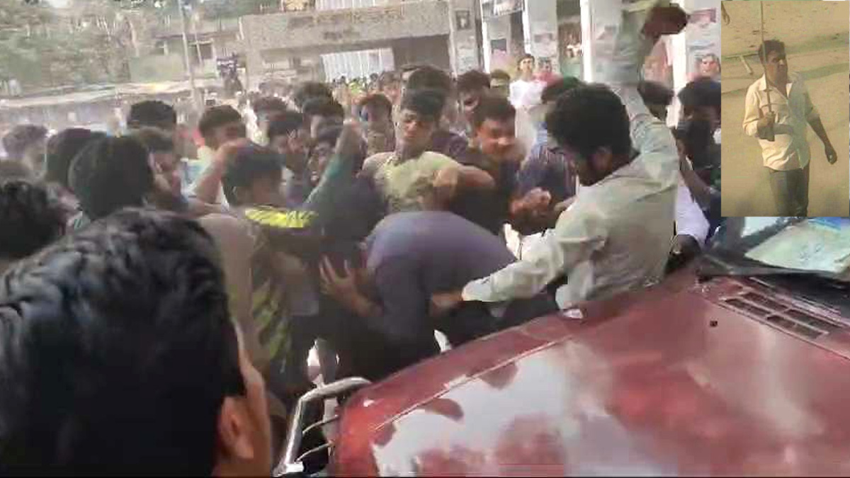 ঠাকুরগাঁওয়ে শিক্ষার্থীদের প্রতিবাদ সমাবেশে যুবলীগ নেতাকে গণধোলাই দিয়ে পুলিশে সোপর্দ