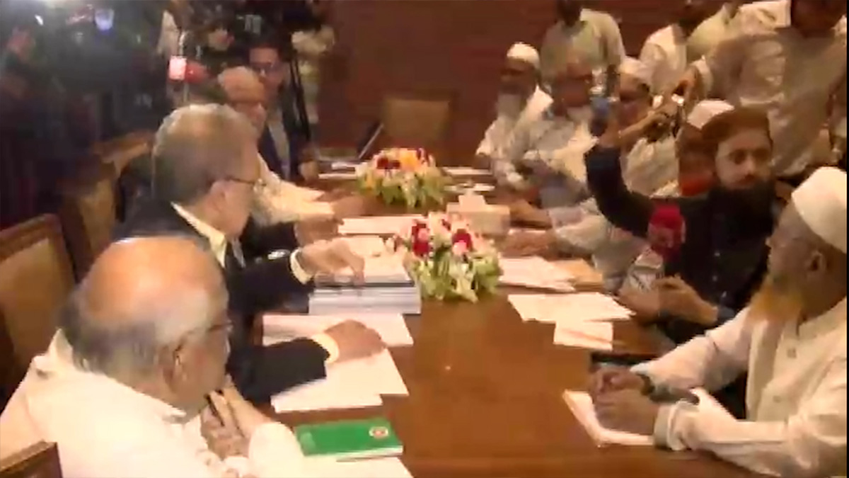 খেলাফত মজলিসের সঙ্গে জাতীয় ঐকমত্য কমিশনের বৈঠক চলছে