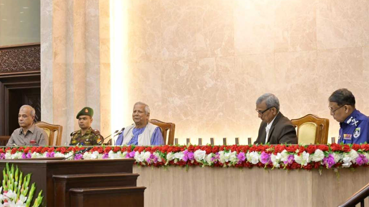 পুলিশ আশ্রয়দাতা হলে মানুষ অতীতের সব কথা ভুলে যাবে: প্রধান উপদেষ্টা