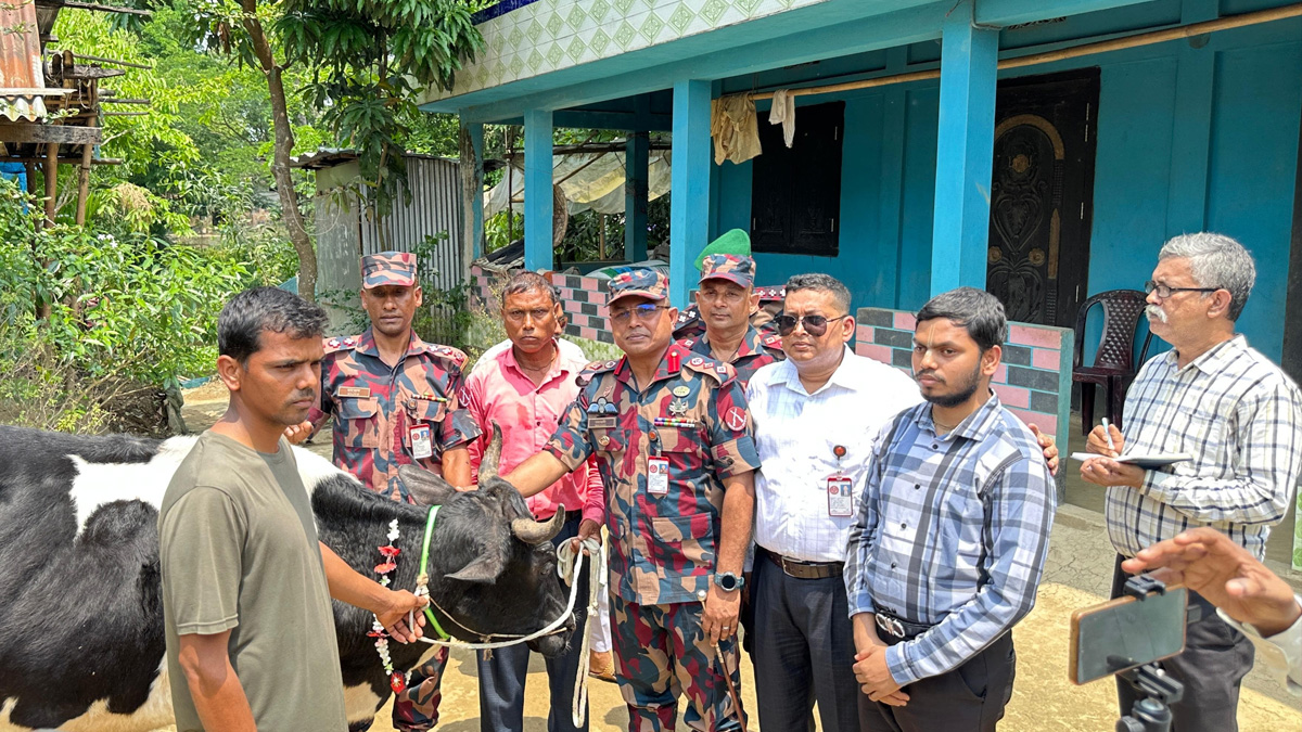 বিএসএফের গুলিতে নিহত স্বর্ণা দাসের পরিবারের পাশে বিজিবি