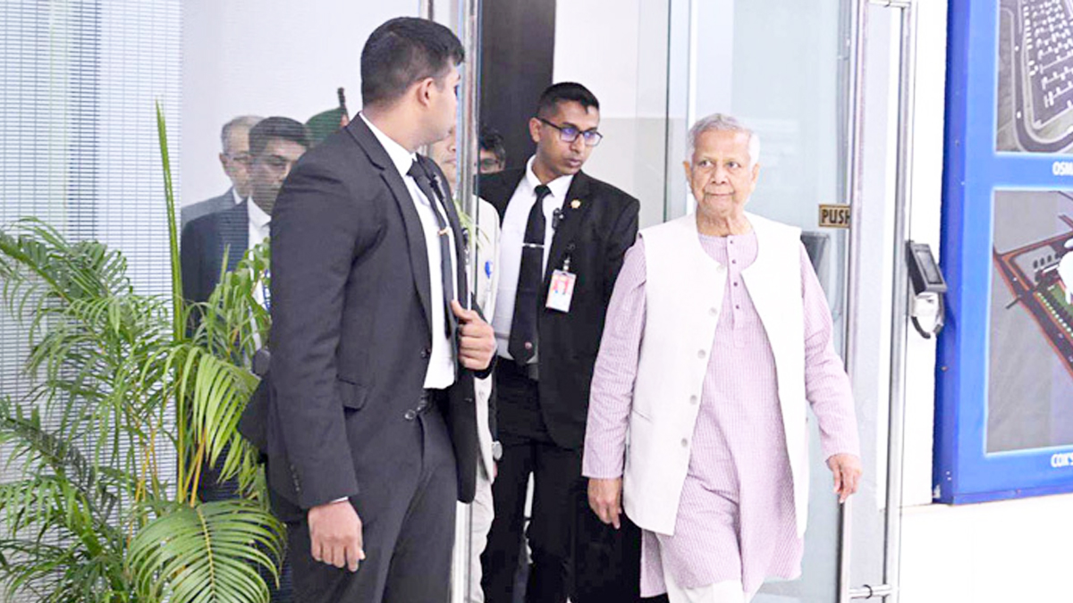 দেশে ফিরছেন প্রধান উপদেষ্টা