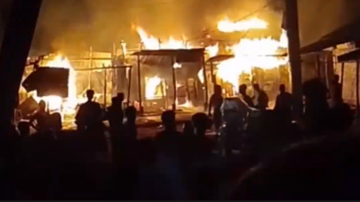 গোপালগঞ্জে অগ্নিকাণ্ডে পুড়লো ১০ দোকান, ক্ষতি প্রায় ১৫ লাখ টাকা